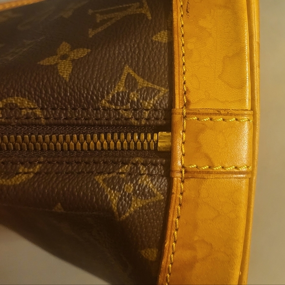 Louis Vuitton Handbag - Picture 5 of 10